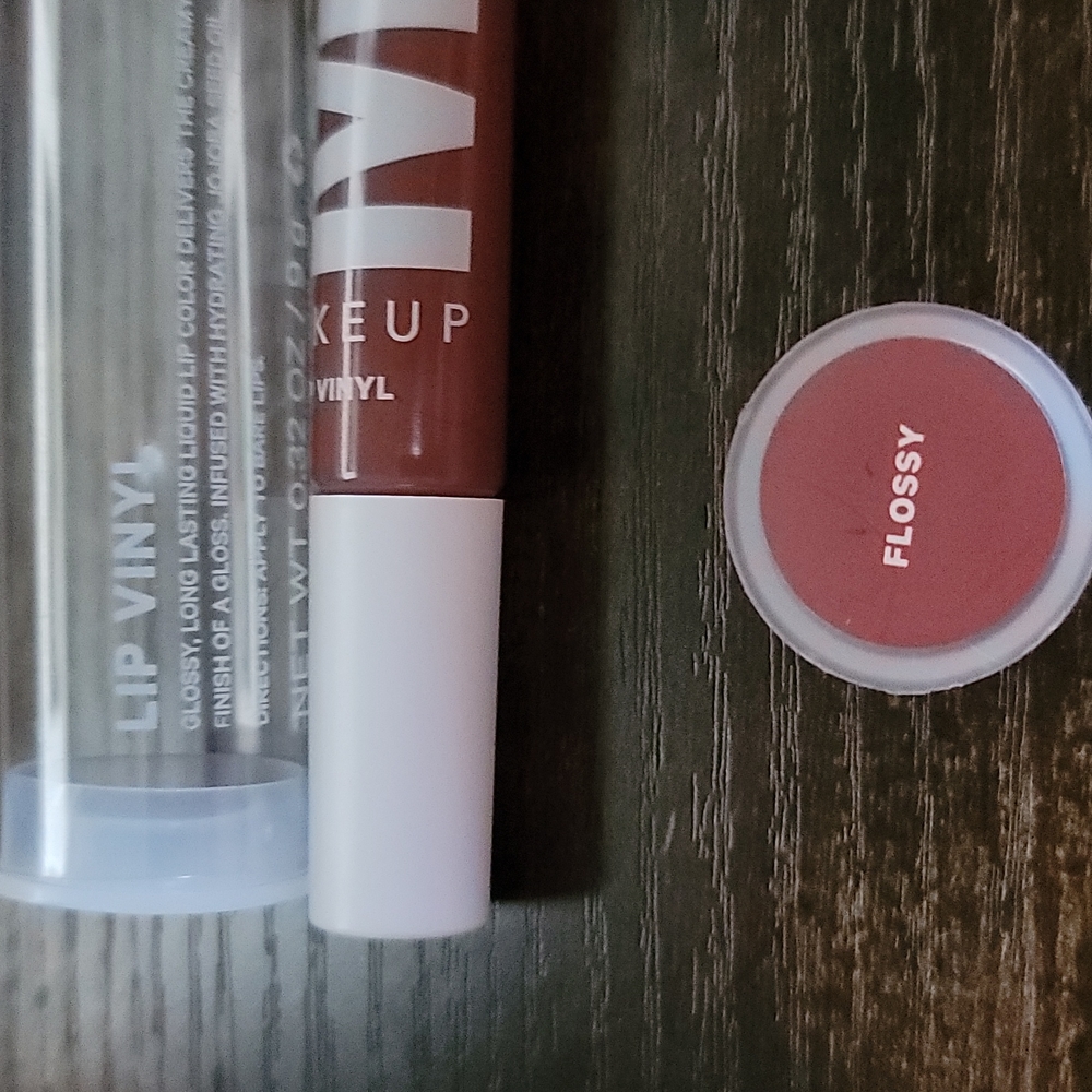 Lip gloss - Picture 3 of 3